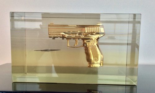 Exclusief kunst object, limited edtion: Golden Gun,
Custom made , op aanvraag .